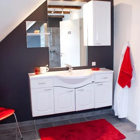 宏迪戈尔德住宿加早餐酒店 2*