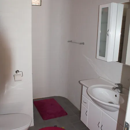 宏迪戈尔德住宿加早餐酒店 2*